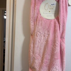 Pink Fleece Bow Blanket